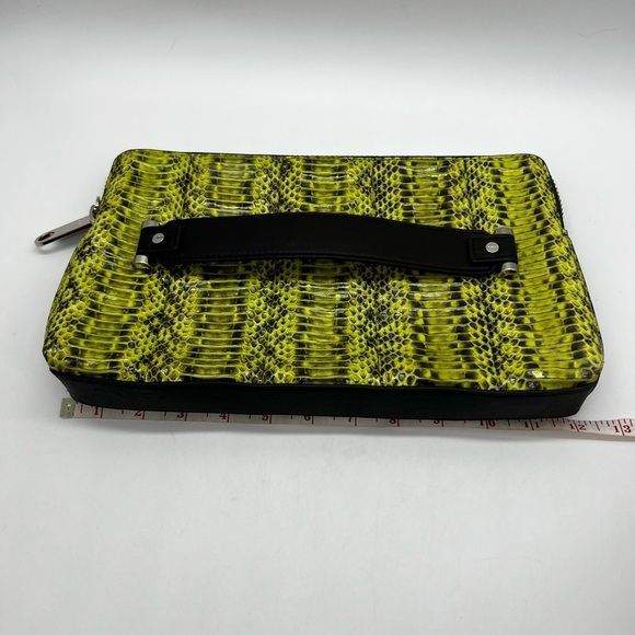 MILLY MCKENNA WATERSNAKE CLUTCH GREEN & BLACK - Picture 5 of 11